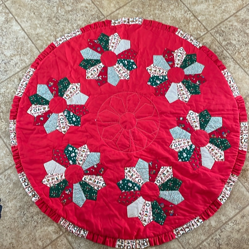 Homemade Circular 37 1/2 Inch Diameter Christmas Tablecloth. Very Good Condition